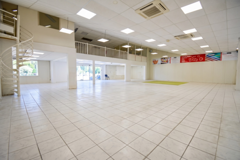   RARE - Local commercial emplacement no1 + bureaux, parking clients et privatif  + accès poids lourd 
