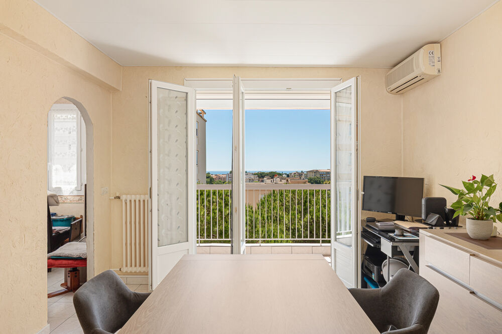Vente Appartement APPARTEMENT A VENDRE 3/4 PIECES ANTIBES -CHEMIN DES COMBES-VUE MER-ETAGE ELEVE Antibes