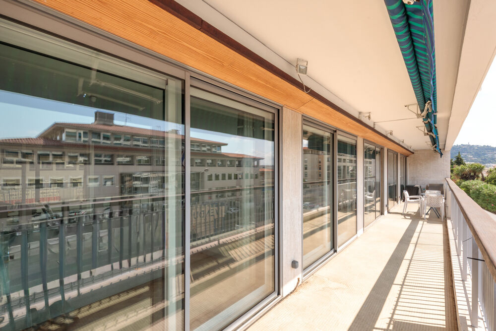 Rare sur le marché 5 pièces d'environ 150m2 avec grande terrasse et parking