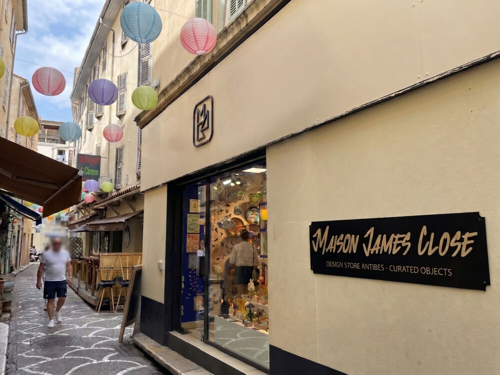   Opportunité rare au cœur du Vieil Antibes : Commerce de décoration clé en main 