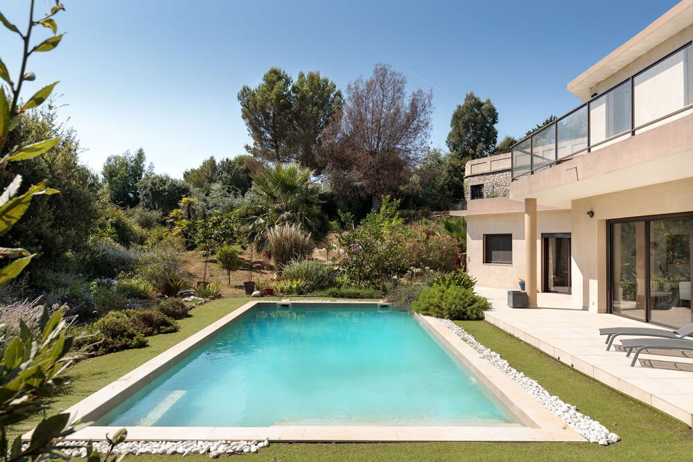 Villa contemporaine de 7 pièces - 312 m2 avec vue mer et piscine sur un terrain de 1 940 m2