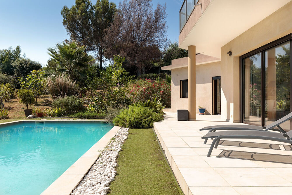 Vente Maison Villa contemporaine de 7 pièces - 312 m2 avec vue mer et piscine sur un terrain de 1 940 m2 Antibes