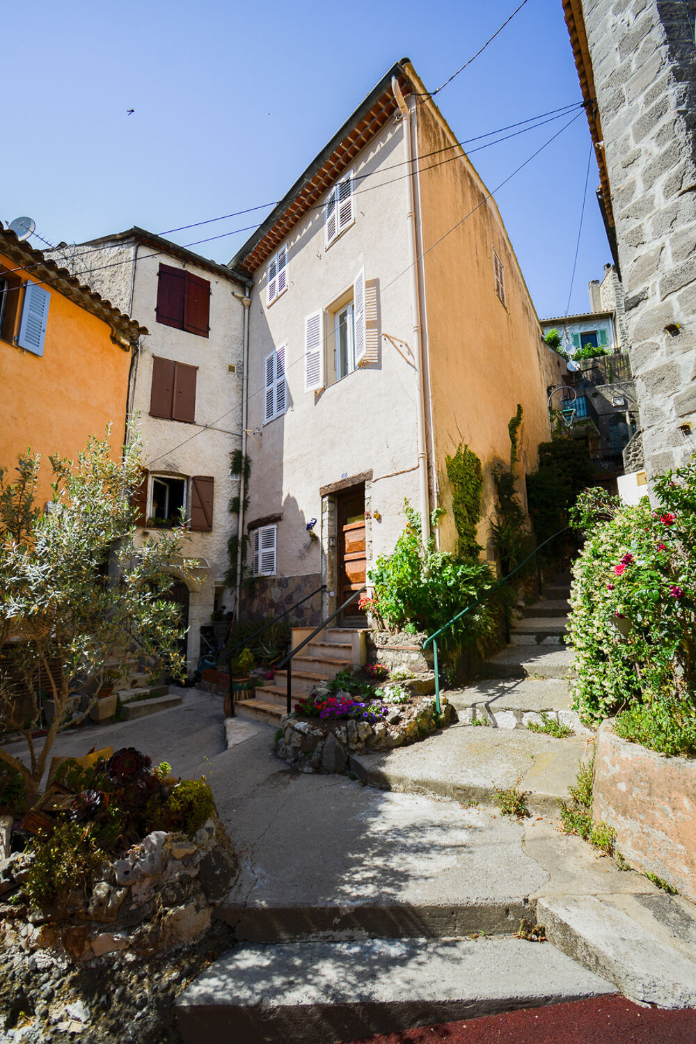 Au coeur du village de Villeneuve Loubet - Maison de village de 87 m2