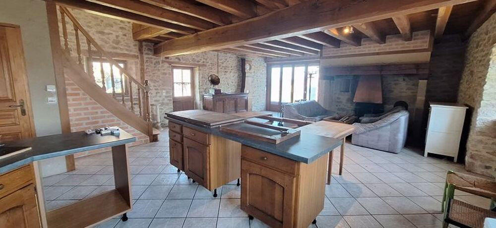 Maison de caractère de type 5 avec terrain et bois