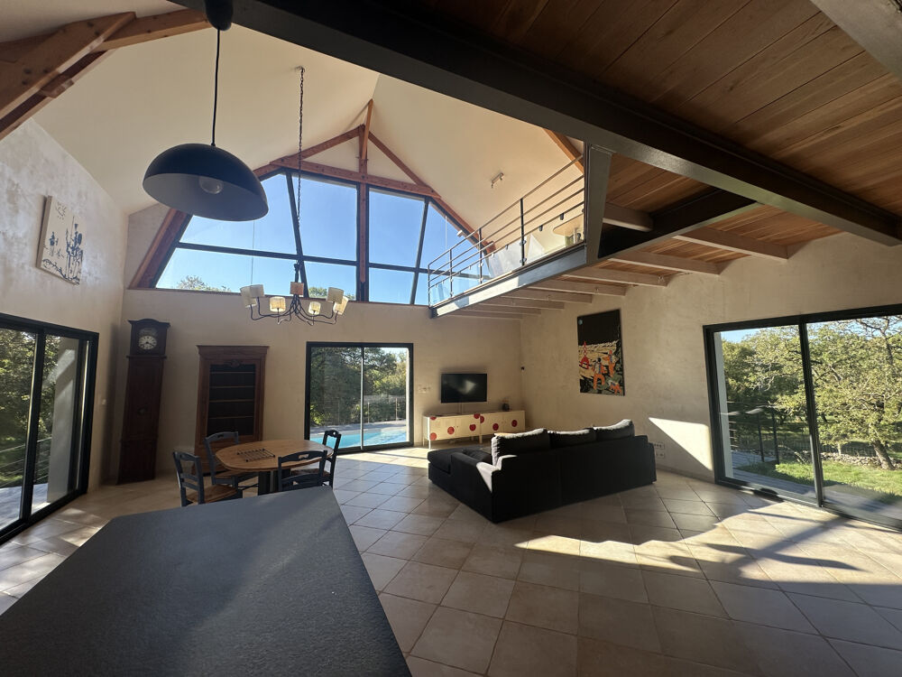 Maison contemporaine avec piscine chauffée et 1,5 hectare de terrain à Autoire
