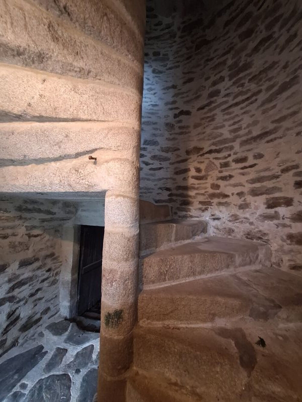 Maison de caractère type 4, à rénover, avec grange
