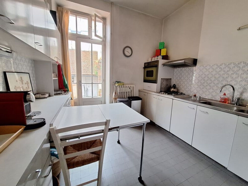 Centre ville Saint Céré - Maison type 7 avec ancien local professionnel - cour - terrasse - garage