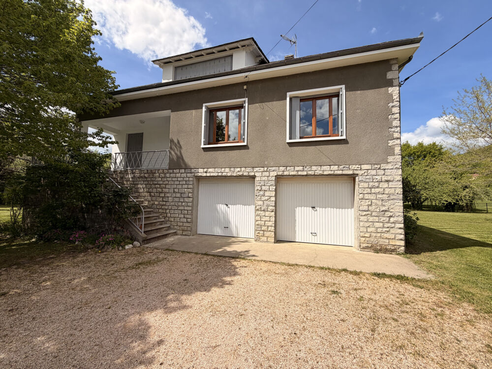 Maison de type 4 élevée sur caves et garage avec terrain