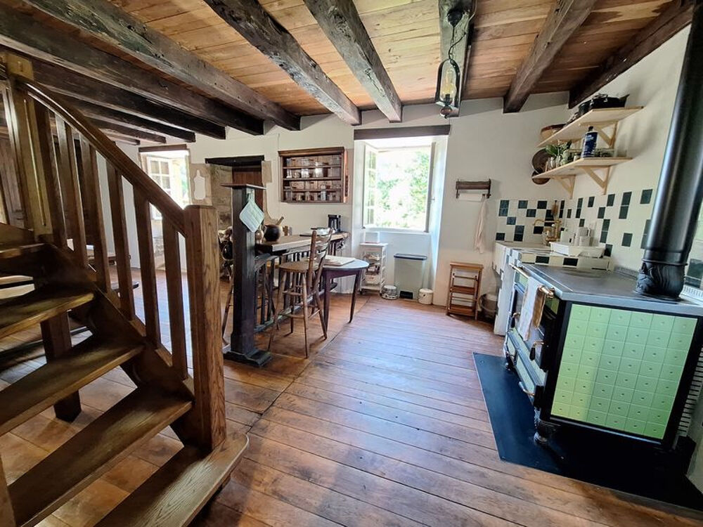 Maison de caractère type 3 élevée sur cave avec jardin