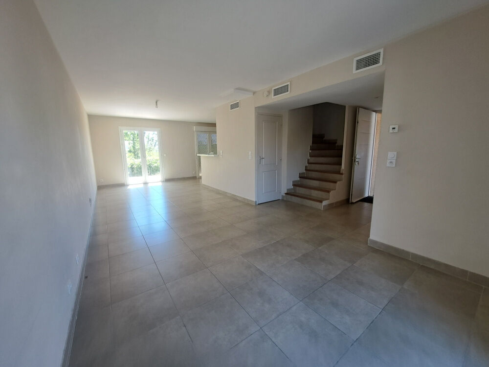 Location Maison  Maison d'architecte P4 Nebian
