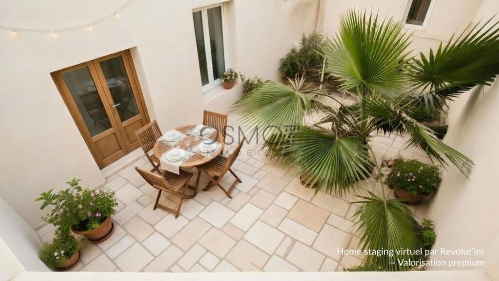 Maison de village à rénover avec cours à 6 km des plages