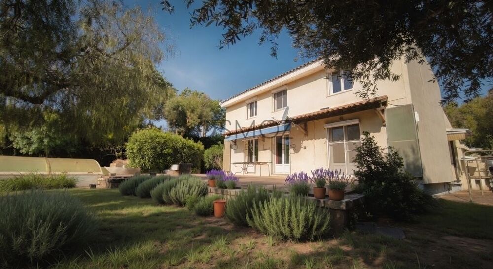 Villa de 160 m² avec dépendance, piscine sur terrain arboré de 1