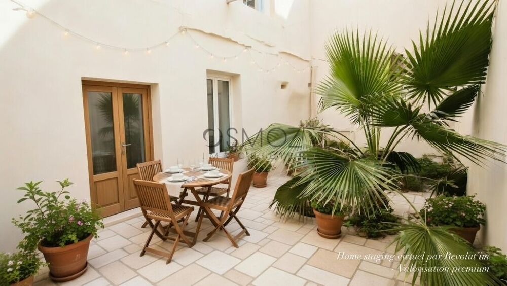 Maison de village à rénover avec cours à 6 km des plages