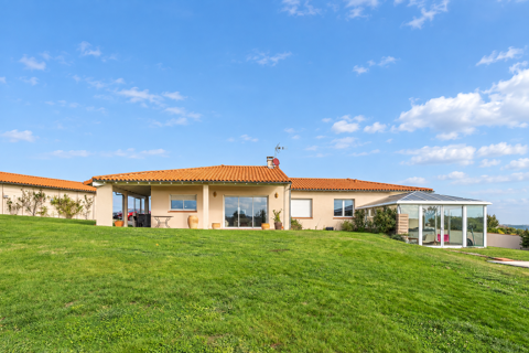   Maison T5 sur 2700 m2 avec piscine et spa Maison - 5 pièce(s) - 150 m²
