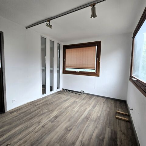   LOCAL COMMERCIAL AVEC BUREAUX 