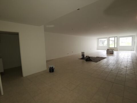 LOCAL COMMERCIAL ANGOULEME 990 16000 Angouleme