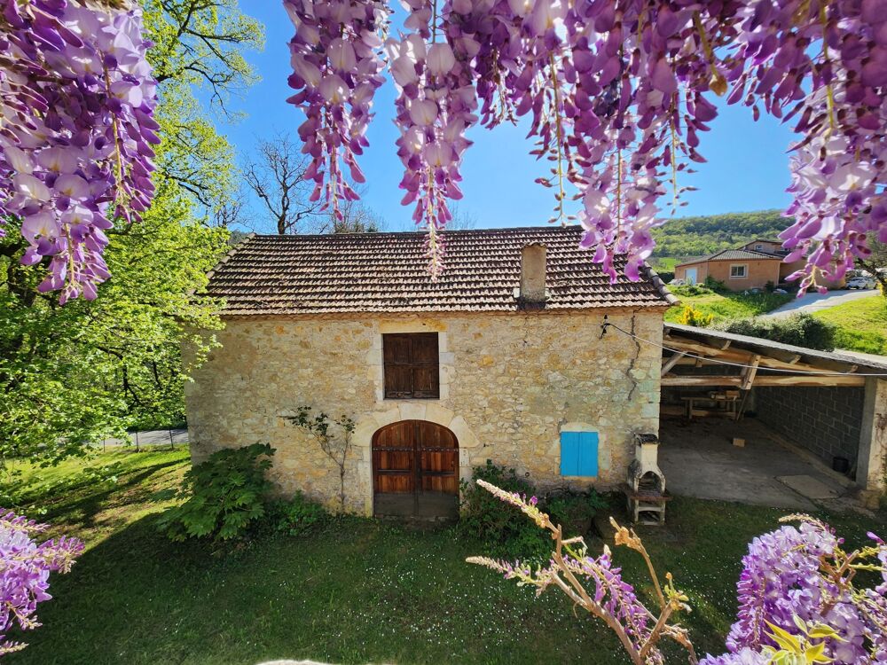 Ensemble immobilier en pierre à rénover