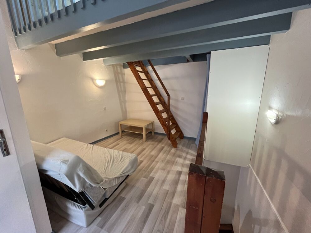 Location Appartement Appartement T2 meublé en triplex en centre ville Cahors