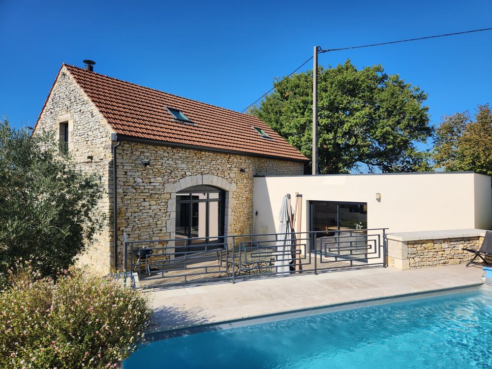 Grange rénovée avec piscine et dépendance