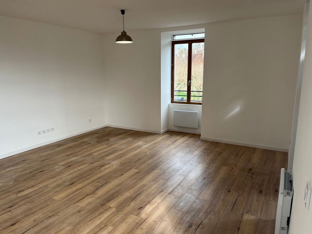 Appartement T3 au 1 er étage -Plein centre de Gramat