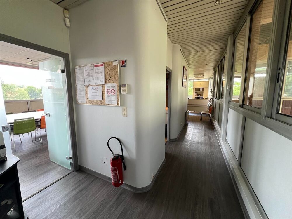 APPARTEMENT T4 avec balcon parking, cave et ascenceur.