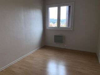 Appartement à louer 5 pièces 100 m²