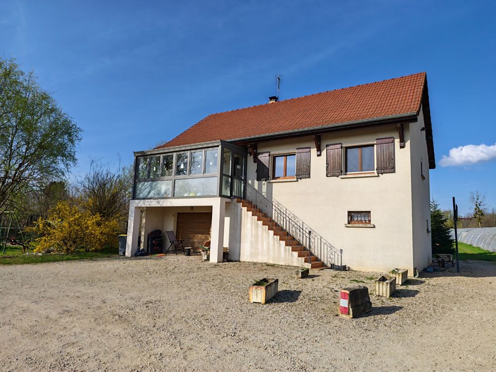 Maison sur 1,6 ha de terrain