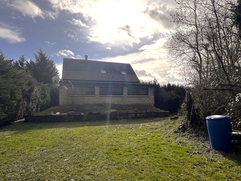 Maison familiale semi-enterrée de construction récente