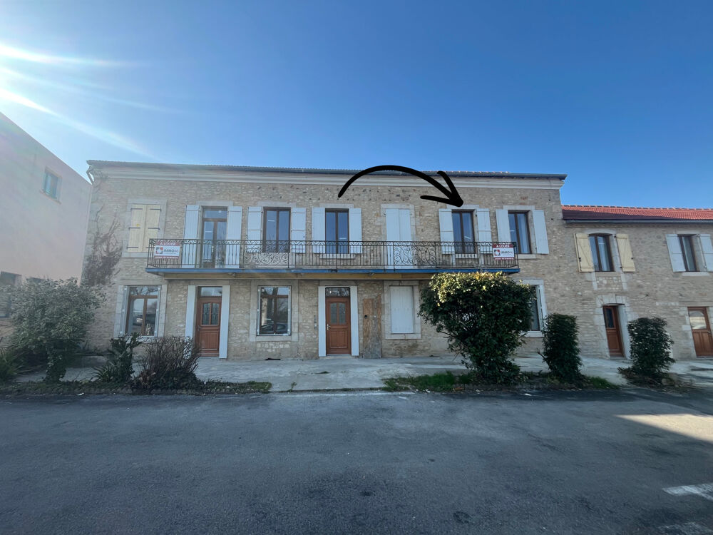 Appartement T3 au 1er étage avec balcon-Plein centre de Gramat