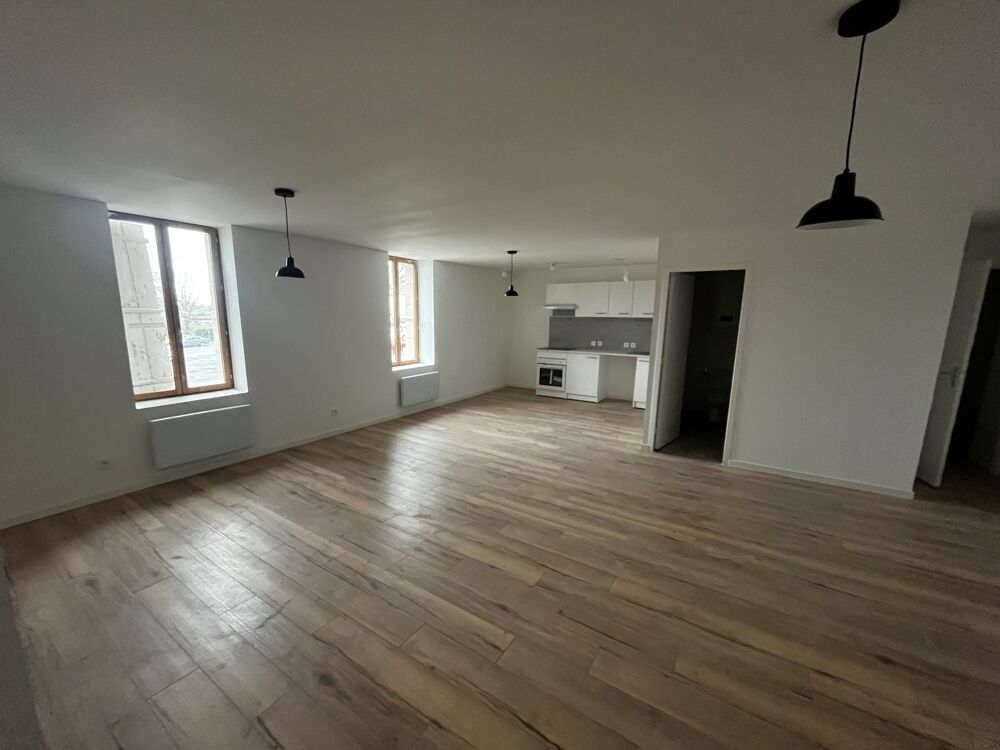 Appartement T3 au 1er étage avec balcon-Plein centre de Gramat