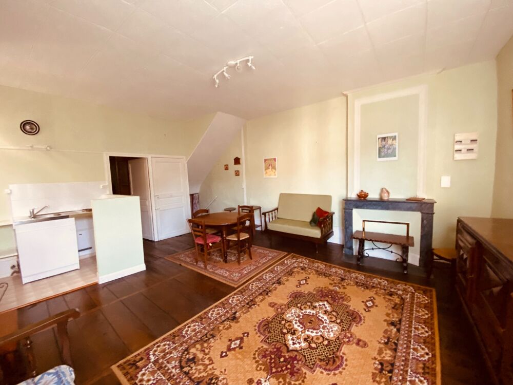   Immeuble de rapport Appt T2 + Grenier + 2 caves Gramat