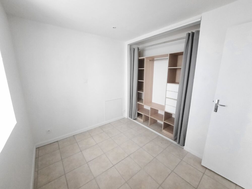 Location Appartement Appartement T2 RDC avec cour dans le centre du village Castelfranc