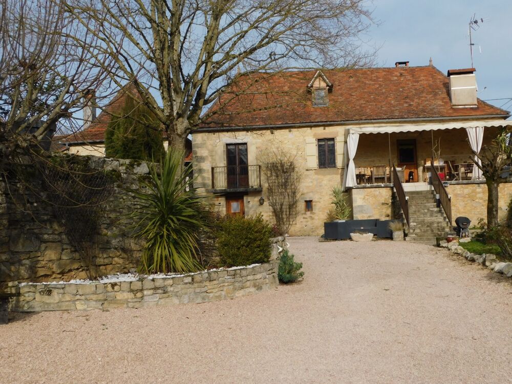 Propriété en pierre avec gîte, grange et piscine