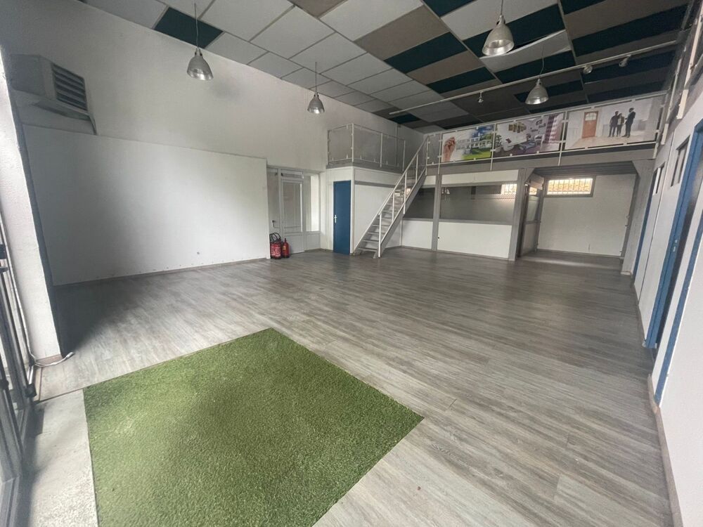   Grand local commercial proche centre ville 
