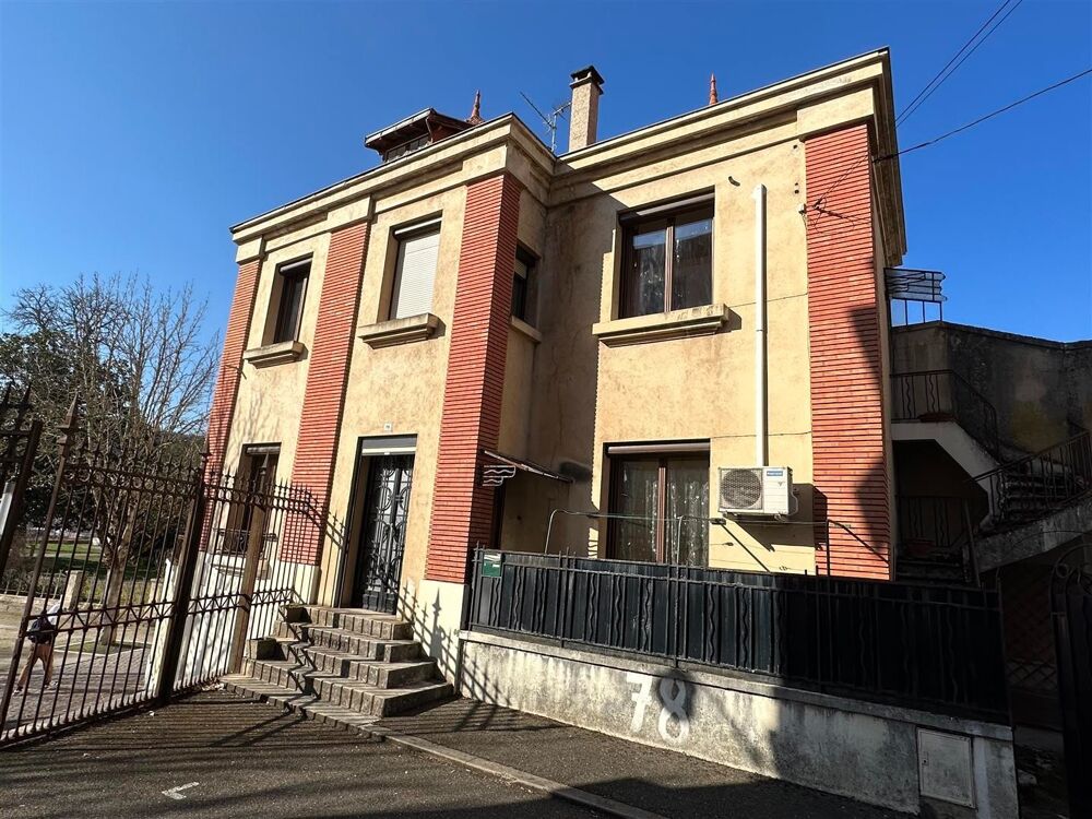 Maison Bourgeoise avec places de parking et jardinet
