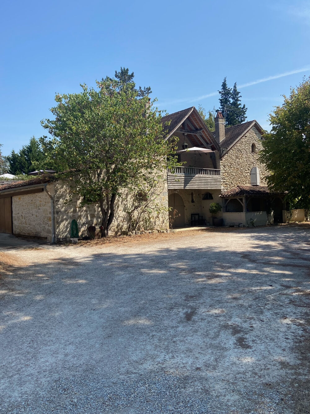 Demeure de caractère avec piscine et dépendances à Cahors