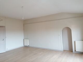  Appartement à louer 4 pièces 130 m²