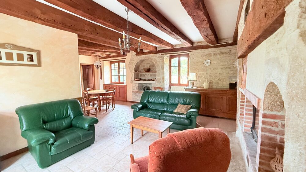 Maison en pierre de caractère avec piscine et vue dégagée