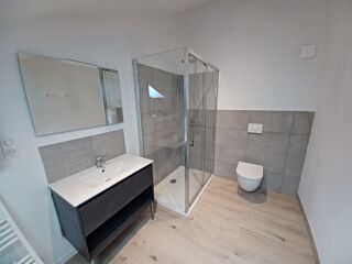  Appartement à louer 2 pièces 80 m²