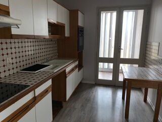  Appartement à louer 5 pièces 100 m²