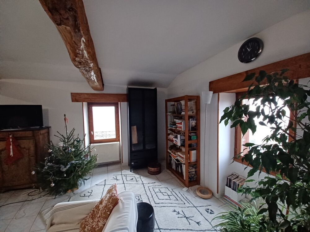 Location Appartement Appartement T4 dans le centre du village Douelle