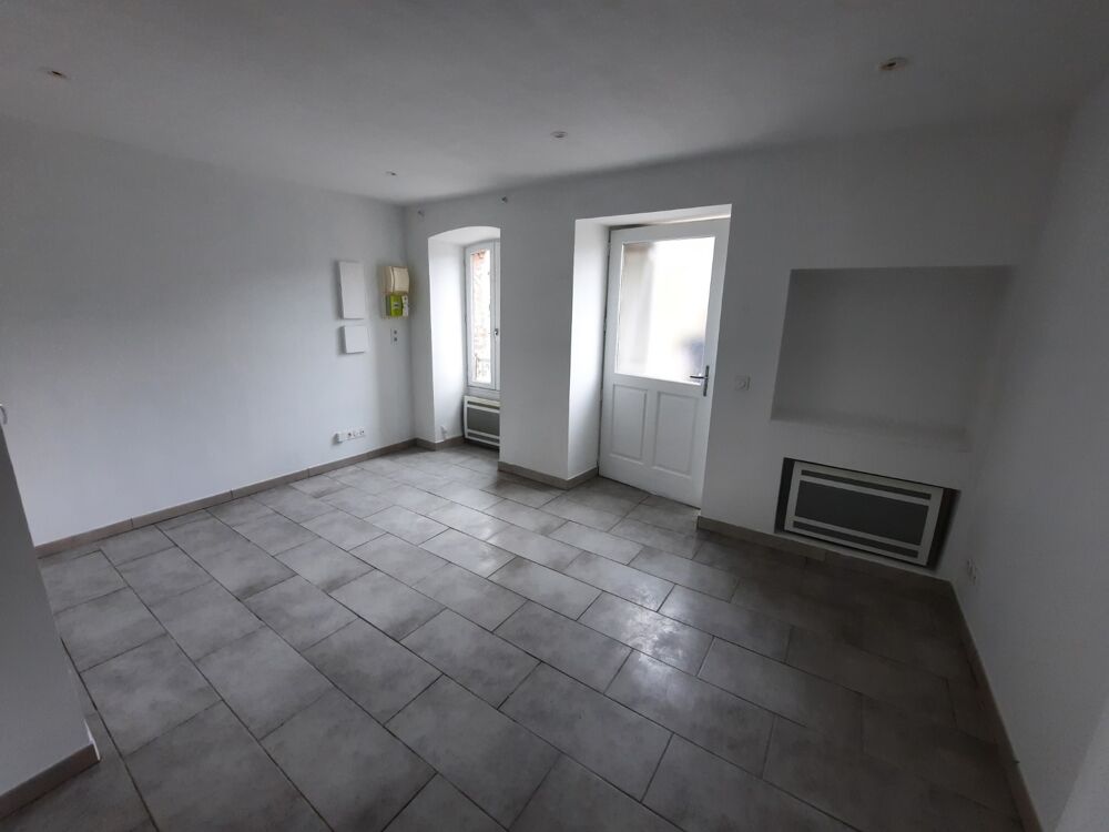 Location Appartement Appartement T2 RDC avec cour dans le centre du village Castelfranc
