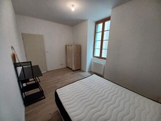  Appartement à louer 2 pièces 80 m²