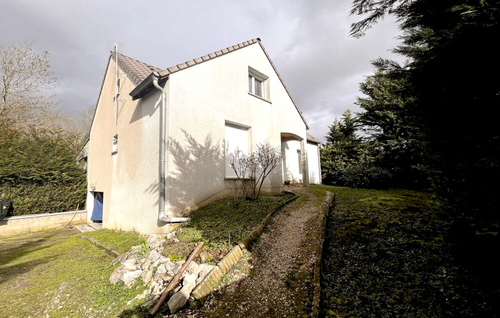 Maison familiale semi-enterrée de construction récente