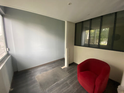 AVENUE DE MAGUDAS   LOCAL COMMERCIAL/ BUREAUX AVEC SHOWROOM 3428 33185 Le haillan