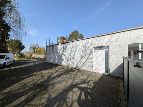 &Agrave; louer   Local d'activit&eacute; ind&eacute;pendant sur axe strat&eacute;gique 1650 33150 Cenon