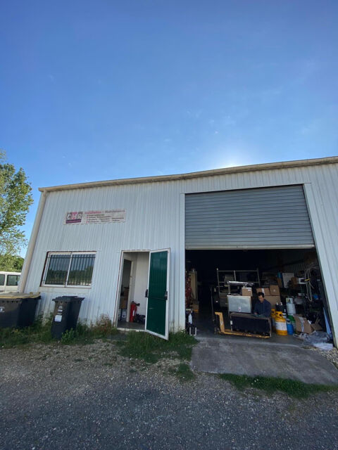 A louer local d'activité 200 m2 sur la commune de Cénac 1550 33360 Cenac