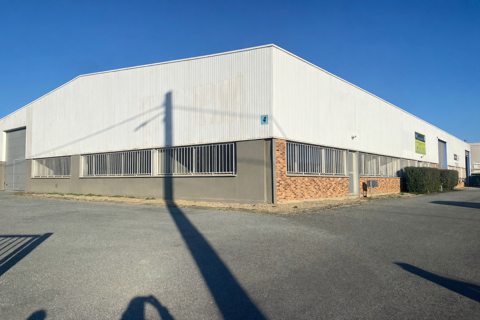 Local Dactivit&eacute; 340 m2 avec espace tertiaire sur Yvrac 2940 33370 Yvrac