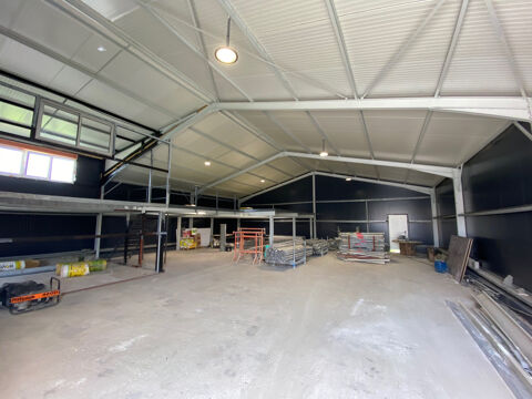 Local d'activit&eacute; de 220 m2 &agrave; Carbon Blanc 2300 33560 Carbon blanc