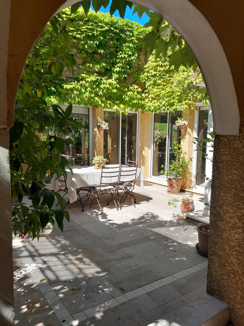VILLA T6 AVEC PISCINE ET JARDIN